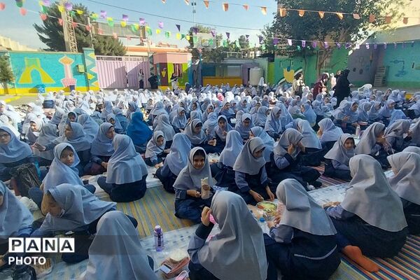 استقبال دانش آموزان دبستان شهید مجید مجیدی از طرح «صبحانه سلامت»