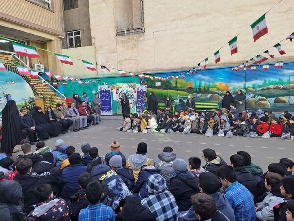 طنین زنگ انقلاب در طلیعه دهه فجر در منطقه ۱۰