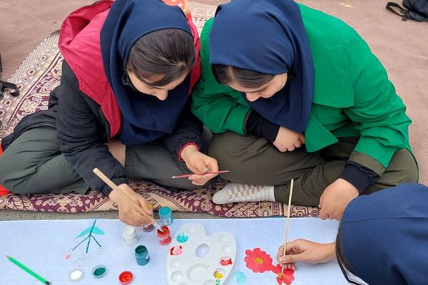 نمایشگاه دست سازه‌های دانش‌آموزان مدرسه شهید شرافت بهارستان‌دو