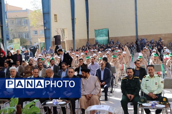 مراسم جشن ملی عاطفه‌ها در دبیرستان دخترانه شهید دکتر پاکنژاد یزد 