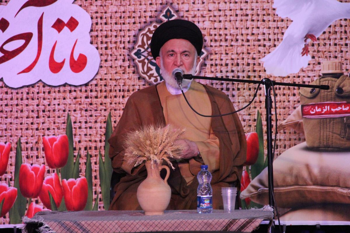 جوانان با منطق الهی باید راه آنان را ادامه دهند