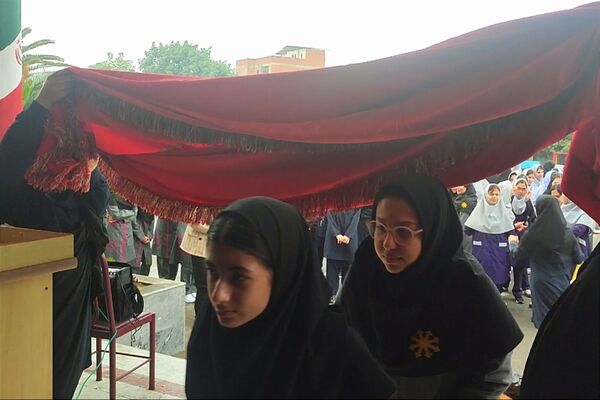 گرامیداشت هفته دفاع مقدس و آغاز سال تحصیلی در دبیرستان فرزانگان قائمشهر
