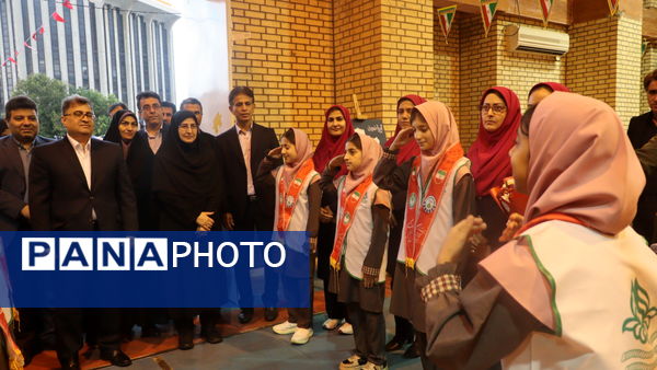 نمایشگاه فرهنگی ـ آموزشی «ایرانمون» در دبستان شهید باهنر