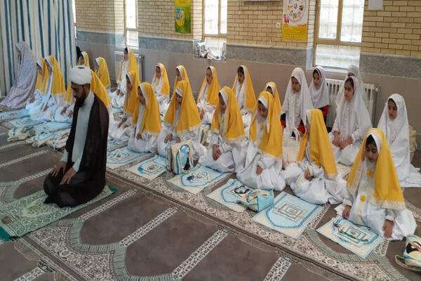 جشن تکلیف دانش‌آموزان دختر مدارس غیردولتی یاسوج