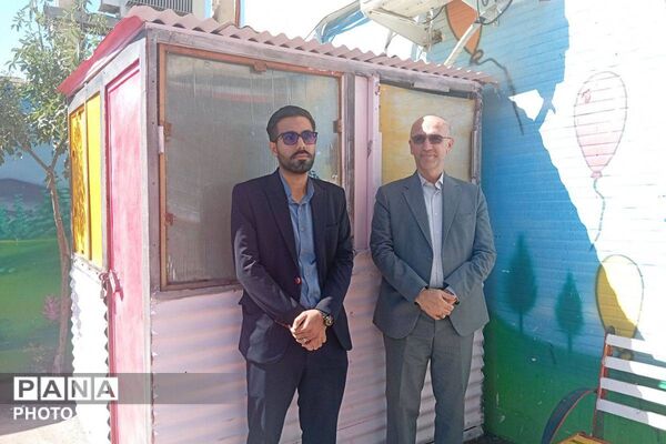 میزبانی دانش‌ آموزان دبستان دخترانه نرجس از پرچم متبرک حرم امام حسین (ع)
