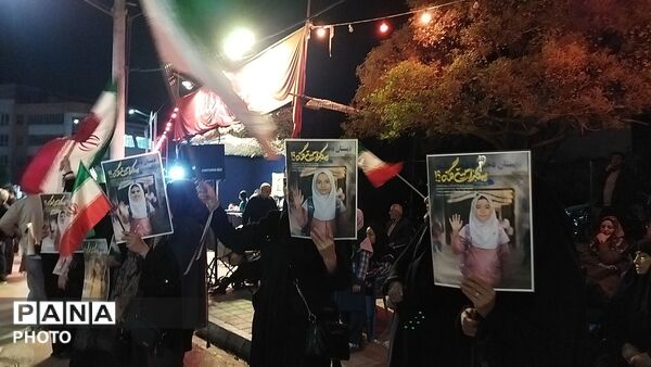 میدان ازادی هر شب میزبان وطن پرستان نیشابوری می شود 