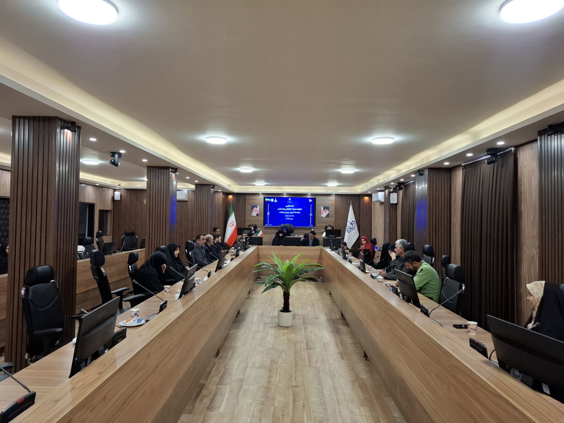 مراسم تجلیل از ایثارگران و خانواده‌های شهدای آموزش و پرورش منطقه ۱۸ تهران