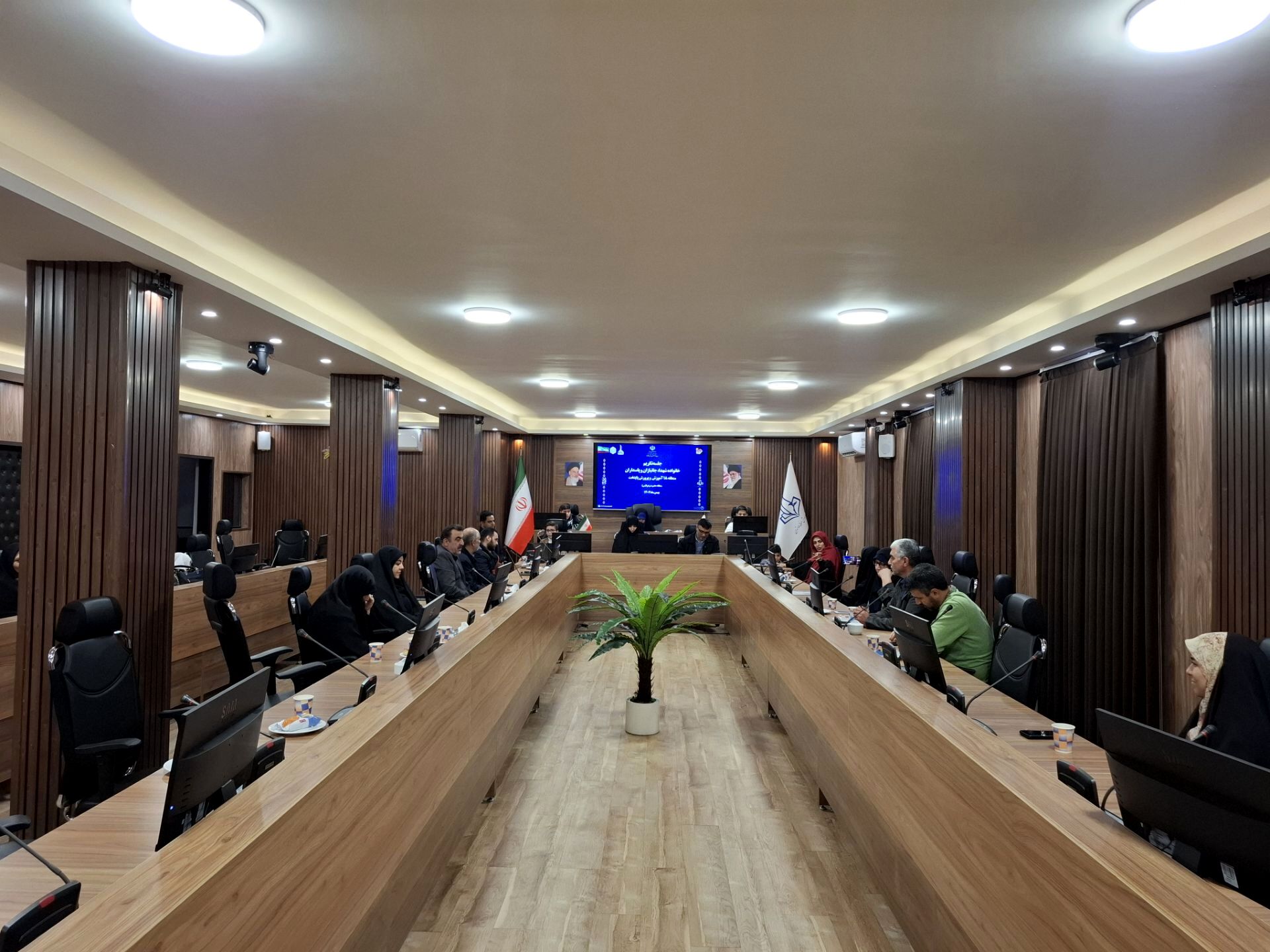 مراسم تجلیل از ایثارگران و خانواده‌های شهدای آموزش و پرورش منطقه ۱۸ تهران
