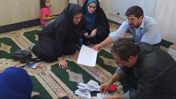 برگزاری جلسه انجمن اولیاء و مربیان دبستان معلم 