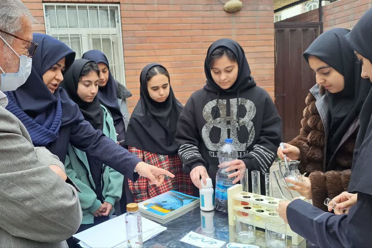 مراسم هفته پژوهش در دبیرستان بانو عفت آهنگری شهرری
