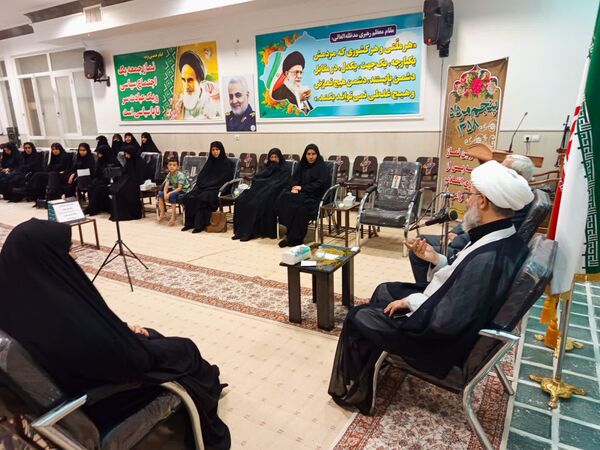 نشست بانوان ستاد نماز جمعه با امام جمعه شهرستان کاشمر 