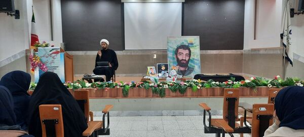 جشن روز دانش آموز در دبیرستان مهشید مصلی نژاد 