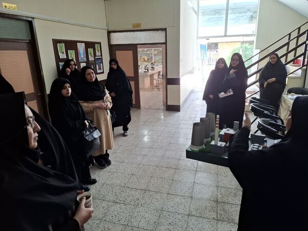 بازدید از پژوهش سرا و آزمایشگاه مرکزی رازی ناحیه ۲ در هفته مشاغل 