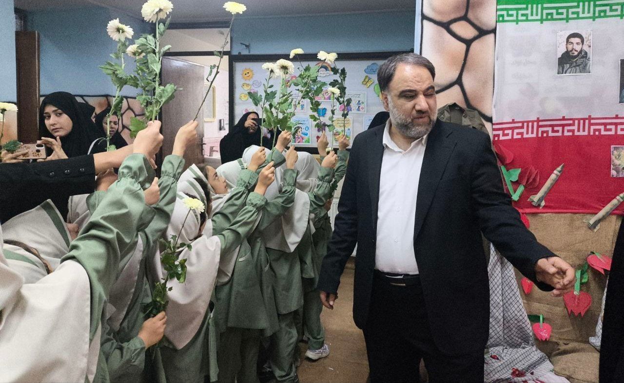 گرامی‌داشت شهیده ستیا تقی‌زاده دانش‌آموز جنگ رمضان مدرسه حاج جعفر بیگلری ناحیه 4 کرج 