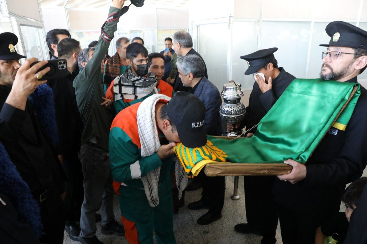 بازگشت اولین گروه از نیروهای خدمت رسان کاروان خدام الحسین به مشهد مقدس