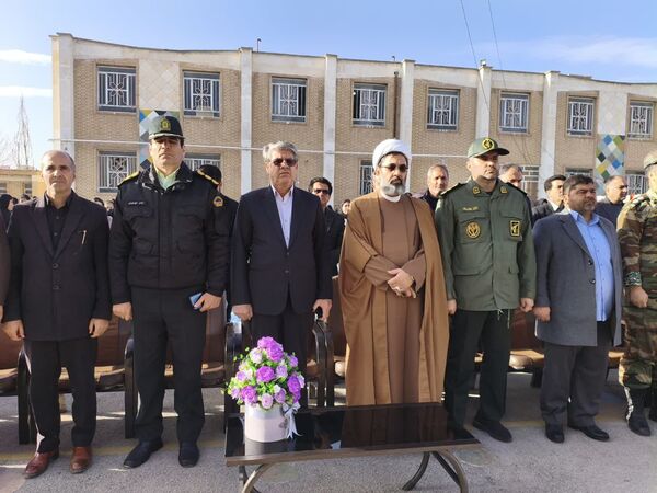 به صدا در آمدن زنگ انقلاب در مدارس اسلام آباد غرب 