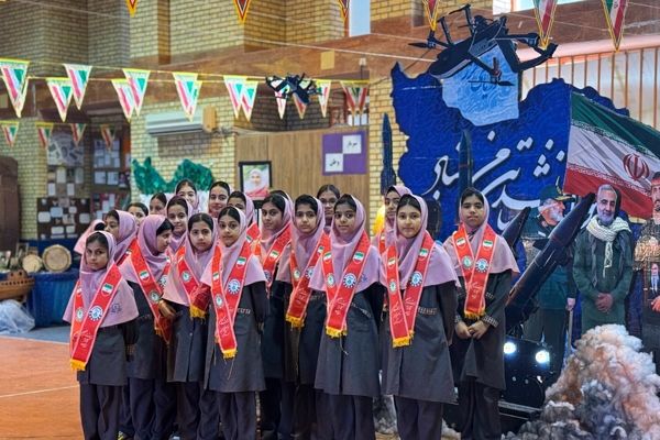 بازدید دبیر قرارگاه عدالت تربیتی از نمایشگاه «ایرانمون» در بوشهر