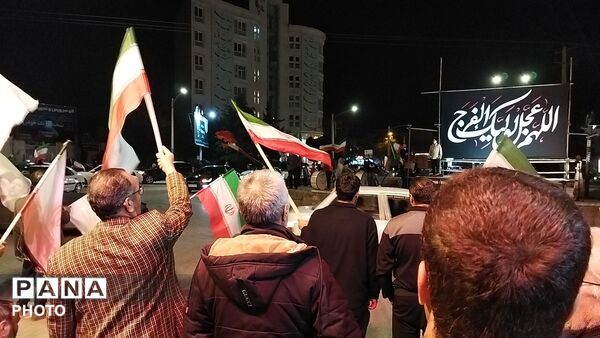 میدان ازادی هر شب میزبان وطن پرستان نیشابوری می شود 
