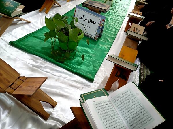 برپایی محفل قرآنی در دبیرستان دارالزهرا(س) قم