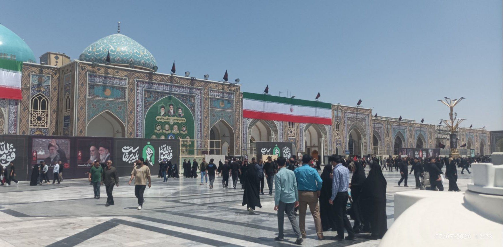 خادم حضرت خورشید به آغوش حرم باز آمد
