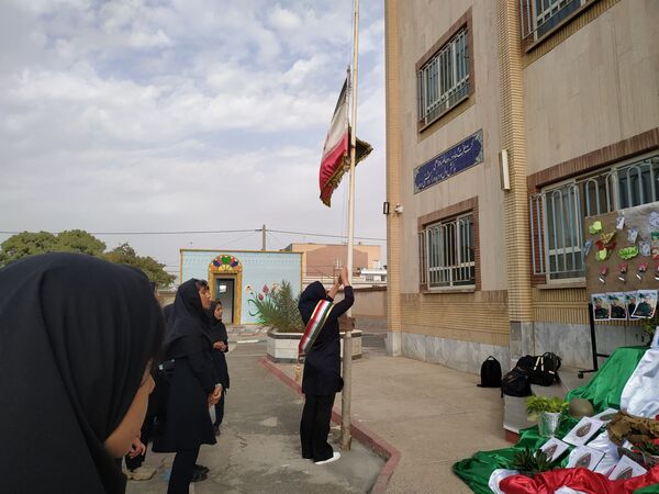 جشن آغاز سال تحصیلی جدید در دبیرستان نمونه ایمان 