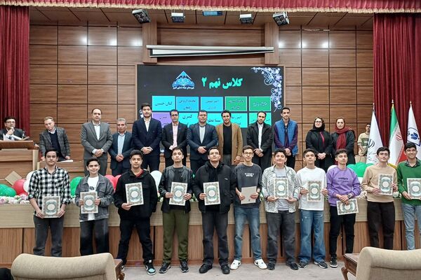 تقدیر از دانش‌آموزان دبیرستان هیات امنایی البرز در اردوگاه استانی شهید محمد منتظری شهریار 