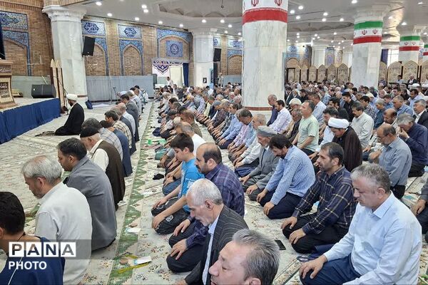 شکوه بندگی در نماز عید قربان باقرشهر 