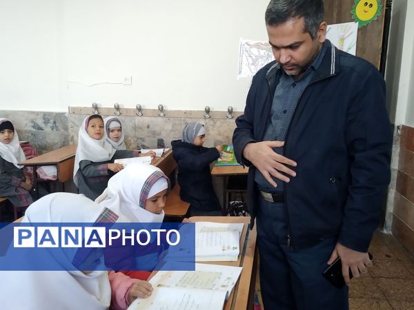 بازید رئیس آموزش و پرورش ناحیه پنج از دبستان شهیدان فاضل الحسینی یک