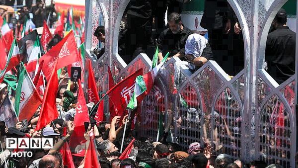وداع حماسی ملت با پیکر مطهر پیشوای انقلاب اسلامی