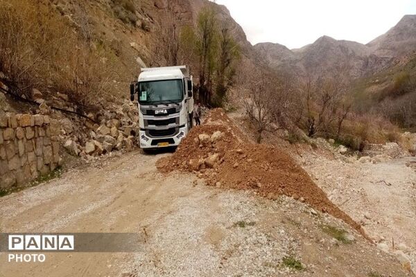 بهسازی جاده مسیر باغات و آبشار به همت شهرداری بار 