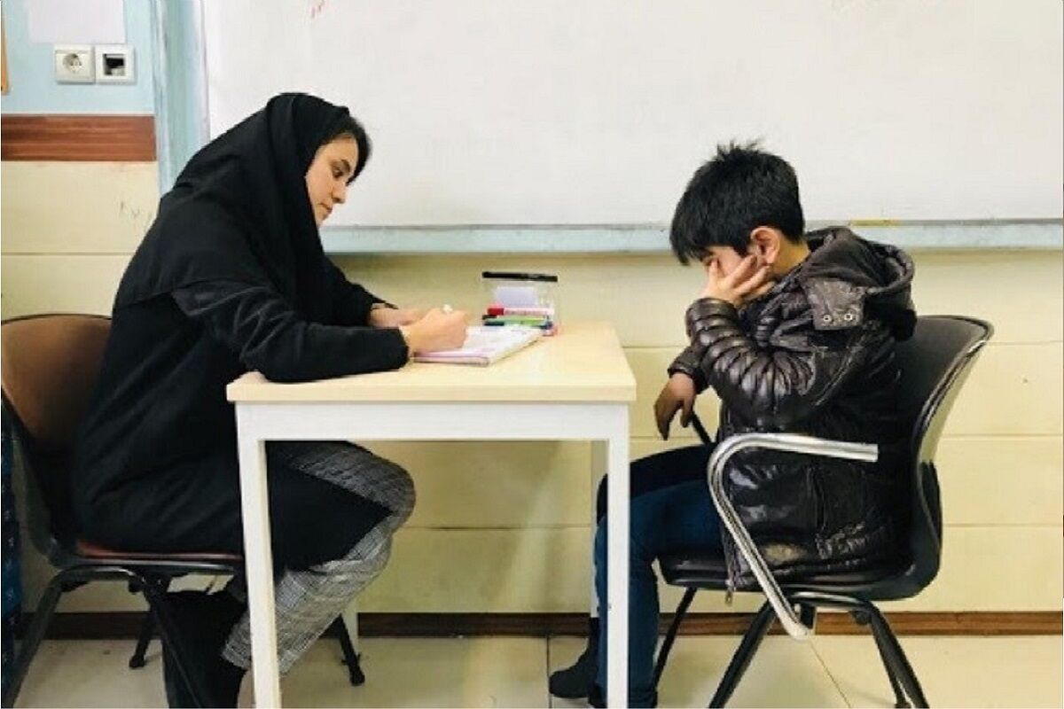 ضرورت وجود مشاوران در مدرسه توسط آموزش و پرورش برای آموزش والدین