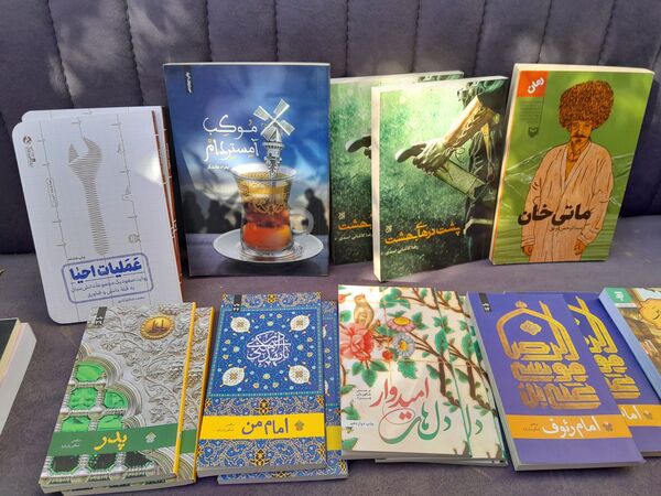 برپایی نمایشگاه کتاب در دبیرستان سلاله ناحیه یک کرج 