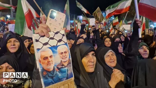 تجمع مردم دلفان امشب رنگ و بوی دیگری داشت