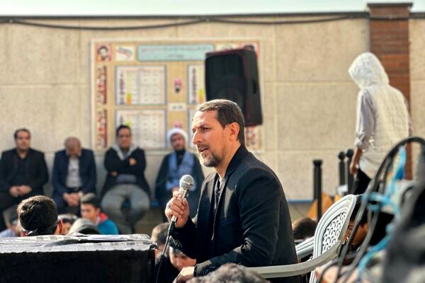  سوگواری نوجوانان برای مادر مهربانی‌ها