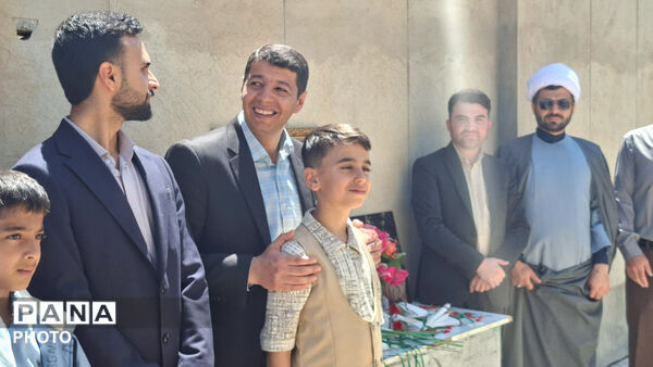 تجلیل از ایثار و شهادت؛ دیدار مسئولان سملقان با خانواده معلمان شهید آزادی‌پور و ناصری