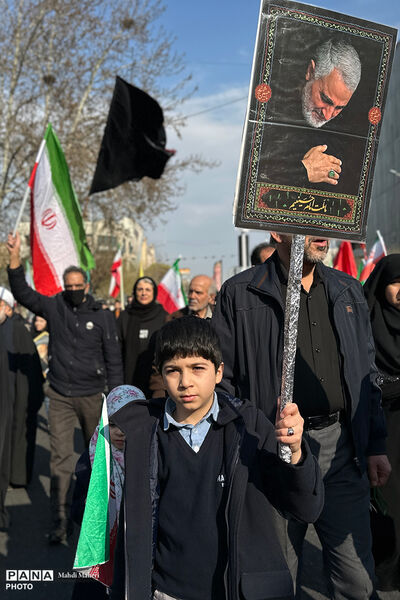 مراسم بیعت با سومین رهبر انقلاب در تهران - 1
