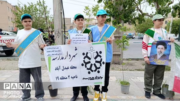 کاشت نهال به یاد دانش آموزان شهید مدرسه شجره طیبه میناب