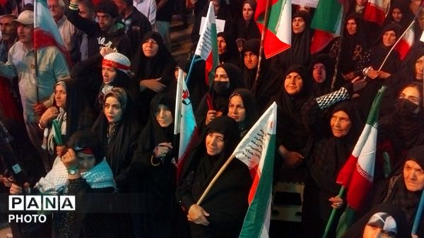 طنین دوباره شعارهای وفاداری در نورآباد؛ نود و هشتمین شب بیعت با رهبر انقلاب