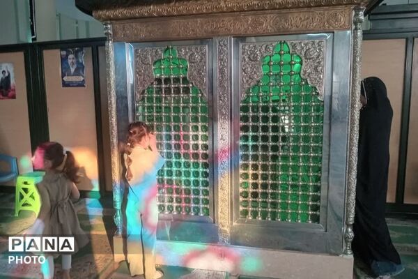 برافراشته شدن پرچم عزای حسینی در امامزاده قاسم زرقان