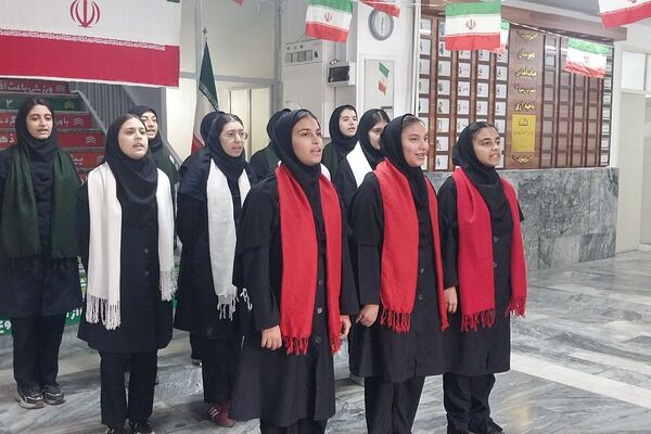 برپایی مدرسه انقلاب