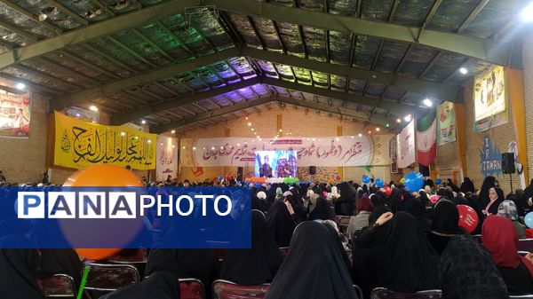 کیک ۱۴ متری در اجتماع مردمی به مناسبت تولد امام عصر در غرب مشهد