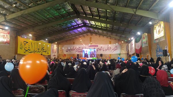 کیک ۱۴ متری در اجتماع مردمی به مناسبت تولد امام عصر در غرب مشهد