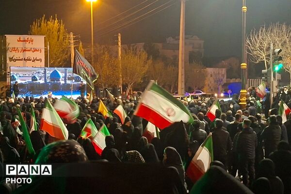 قرچکی‌ها خیابان را رها نمی‌کنند