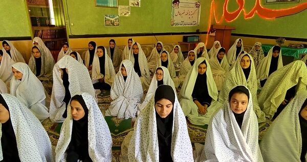 زنگ نماز در دبیرستان نمونه دولتی شهید خزایی اسدآباد