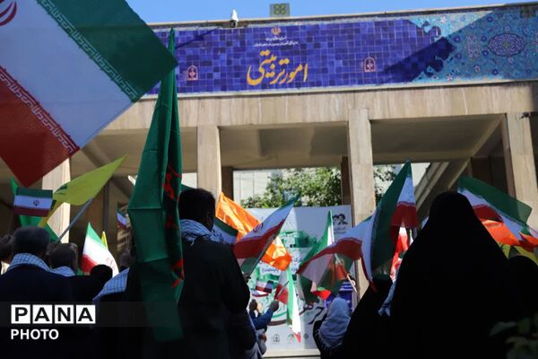 مراسم صبحگاه مشترک بسیج فرهنگیان تهران بزرگ در اداره کل آموزش و پرورش