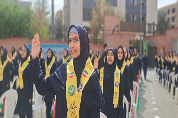 برپایی جشن عاطفه‌ها در دبیرستان فرزانگان ۴