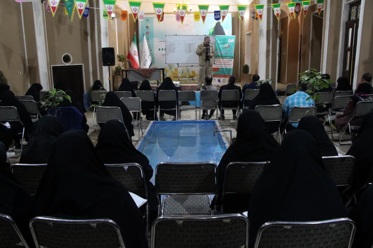 نشست فعالان فرهنگی و اجتماعی با محوریت نماز و مهدویت