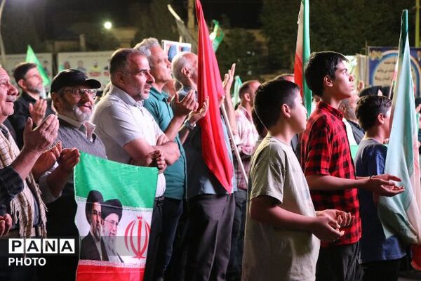 حضور بازماندگان ناوشکن دنا؛در میدان شهید آیت الله خامنه ای وتجلیل از ایثارگری مدافعان وطن