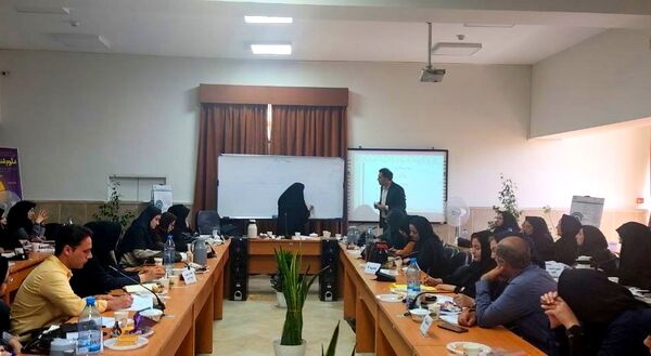اولین کارگاه دانش‌افزایی آموزشی پژوهشی داوران بیست و هفتمین برنامه ملی معلم پژوهنده