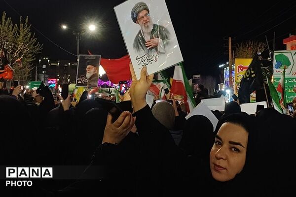 حضور دانش‌آموزان و فرهنگیان فشافویه در آیین‌های شبانه؛ نمایش بصیرت و تجدید میثاق با آرمان‌های شهدا